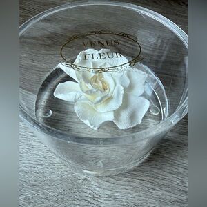 Elegant White Flower Decor by Venus Et Fleur